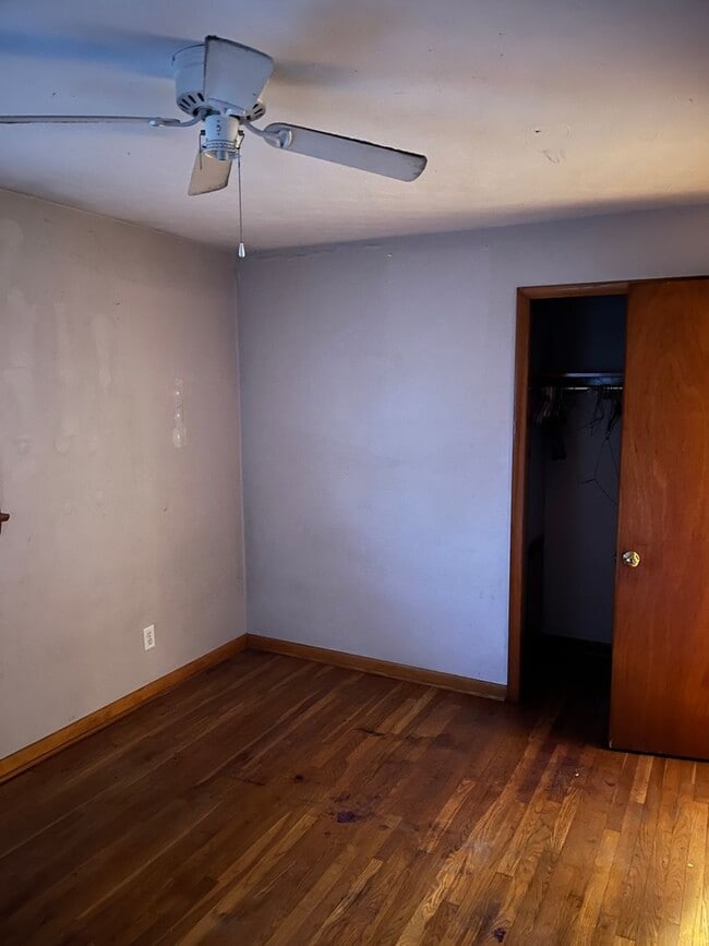 Building Photo - 2006 White St