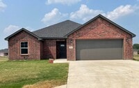 Building Photo - Beautiful 3 bedroom 2 Bath Home Close to L...