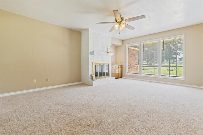 Building Photo - 57 Serenada Ln