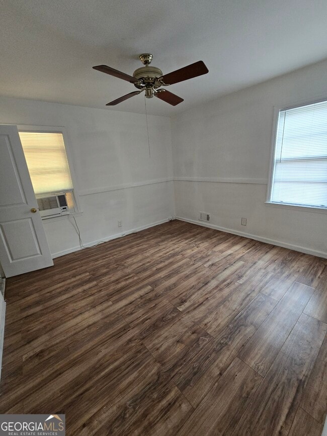 Building Photo - 2850 Middleburg Dr