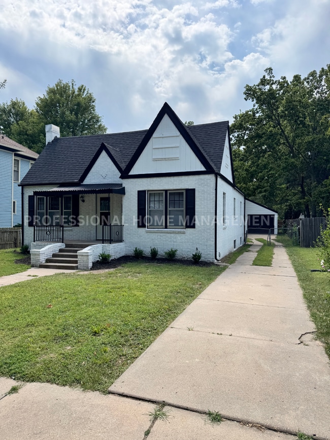 Primary Photo - Charming 2-Bedroom, 1-Bath Home with Finis...