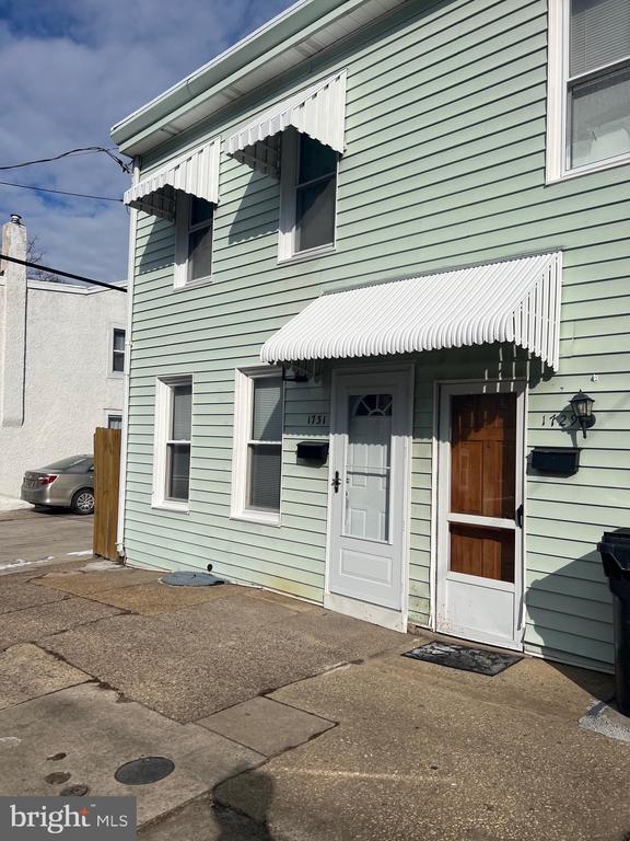 Building Photo - 1731 W 6th St