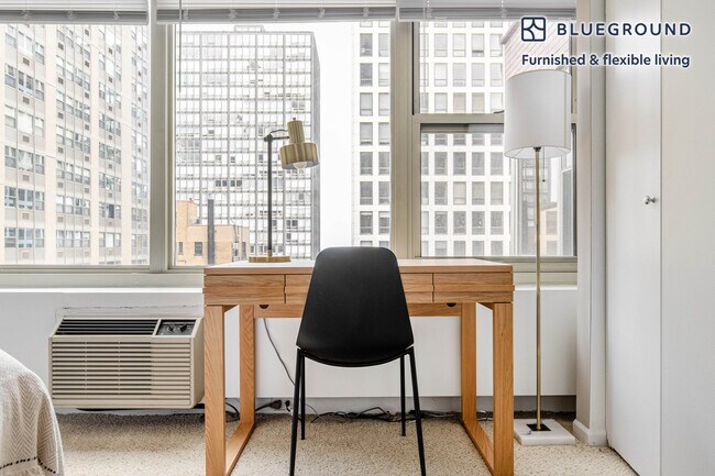 Building Photo - 860 N Dewitt Pl