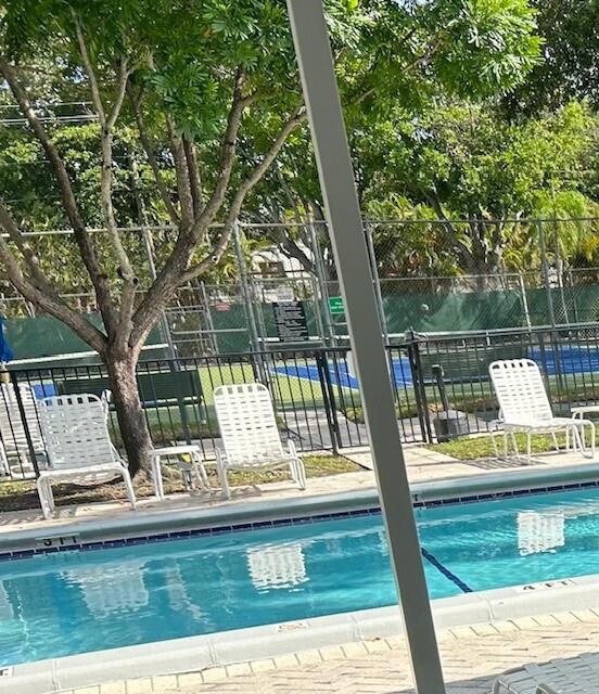 Building Photo - 6435 Bay Club Dr