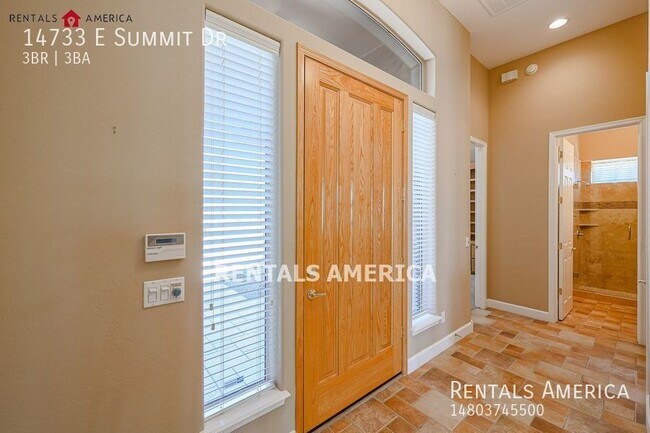 Building Photo - Beautiful 3-Bed/3-bath home in Fountain Hi...