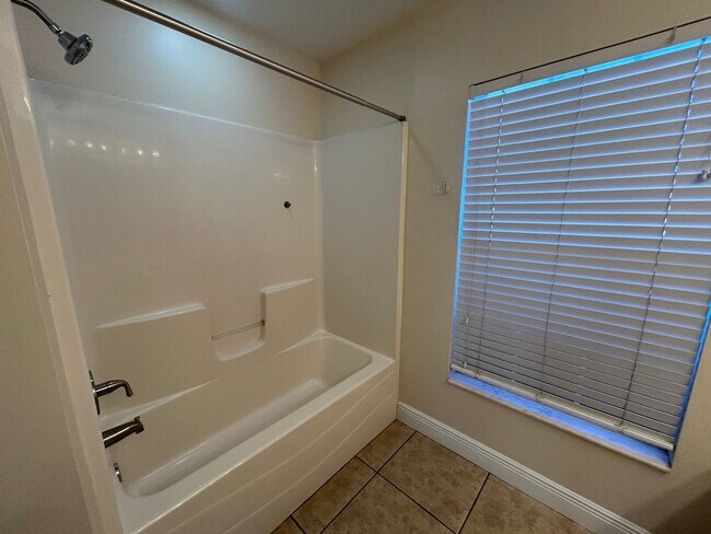 Building Photo - 1900 Kismet Pkwy W