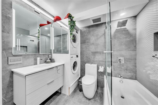 Building Photo - 250 174th St