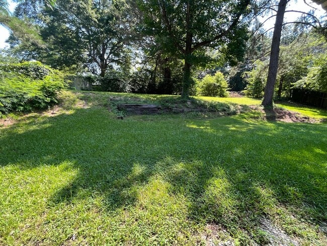 Building Photo - Beautiful Home Located Off Of Whitesville ...