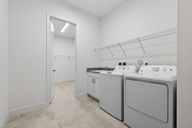 Building Photo - 11965 SW Sandy Bay Cir