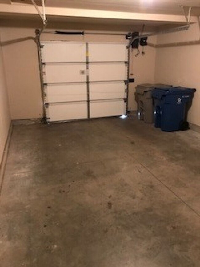 Building Photo - 9851 W Rosecroft Ct
