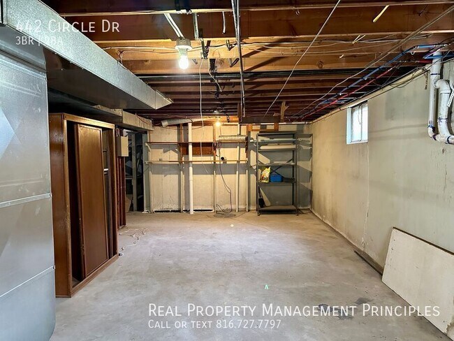 Building Photo - 442 Circle Dr