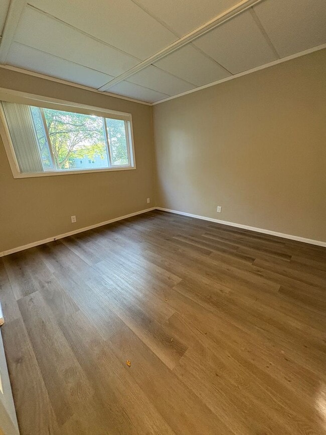 Building Photo - AI - 05 - Avon St