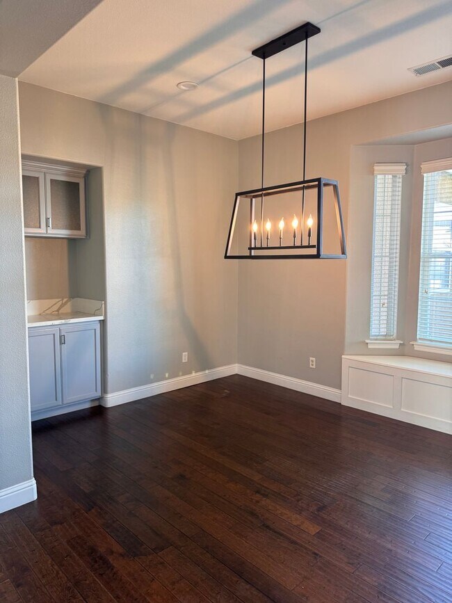 Building Photo - Beautiful single family home