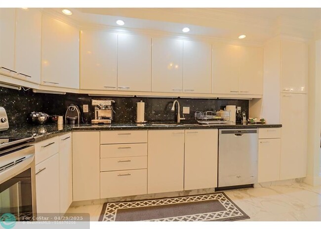 Building Photo - 3500 Galt Ocean Dr