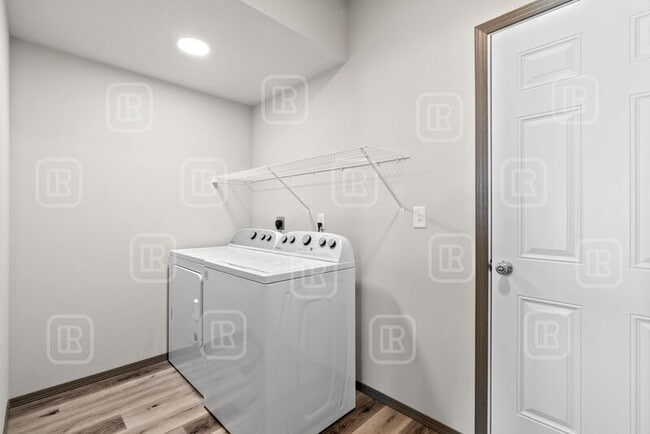 Building Photo - 14321 E 13th Ave