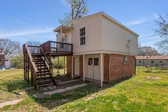 Building Photo - 5218.5 Elm St