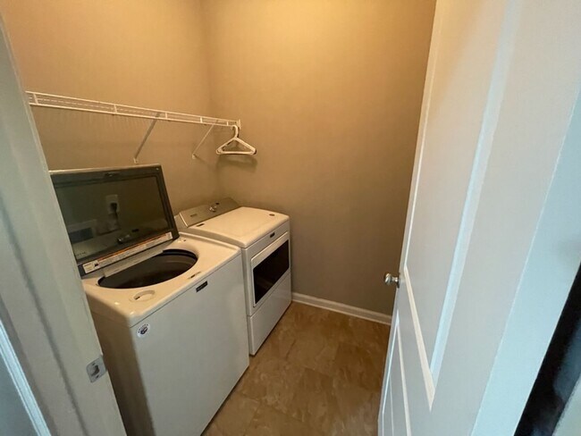 Building Photo - Centerhill Schools, beautiful corner lot w...