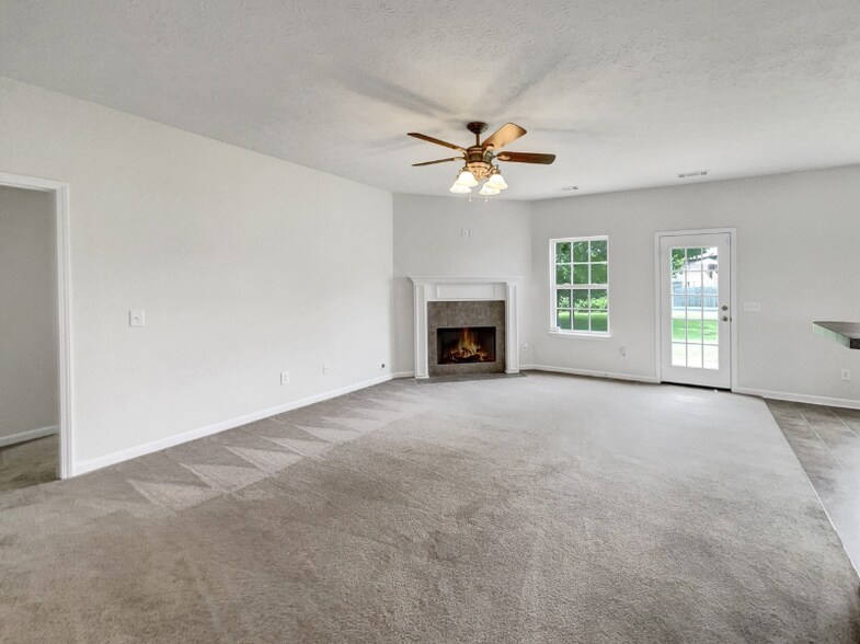 Building Photo - 102 Privett Ct