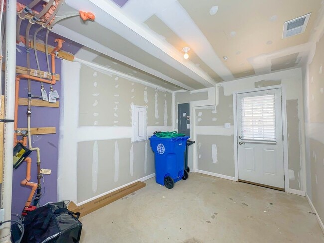 Building Photo - 72 Caswell Dr