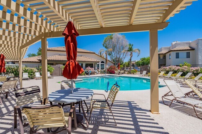 Building Photo - Chandler's Best-Kept Secret: Spacious Cond...