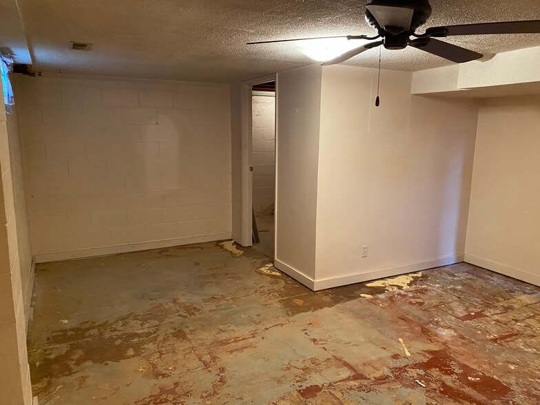 Building Photo - 2029 Austin Ln