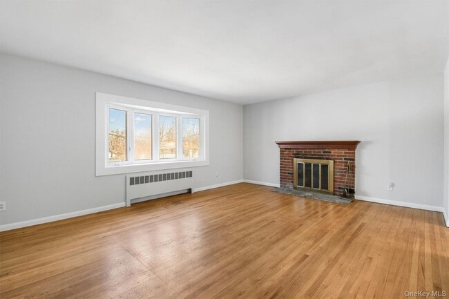 Building Photo - 846 Hartsdale Rd