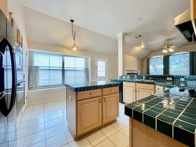 Building Photo - 1725 Dapplegrey Ln