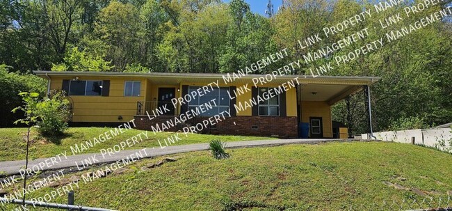 Building Photo - Fresh Painted 3 BR 1.5 BA in Red Bank for ...
