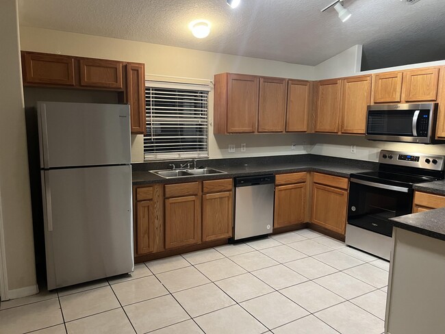 Building Photo - 145 Southampton Dr