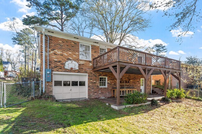 Building Photo - Charming 3 Bed, 2 Bath on Ward Street, Close to Universities