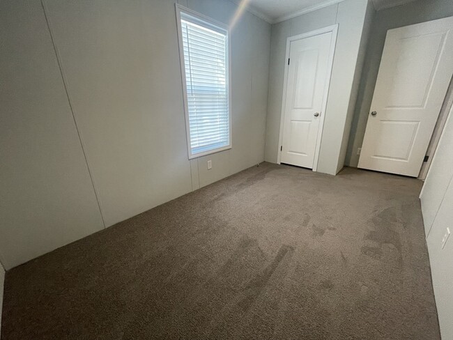 Building Photo - 15811 Croatia Dr