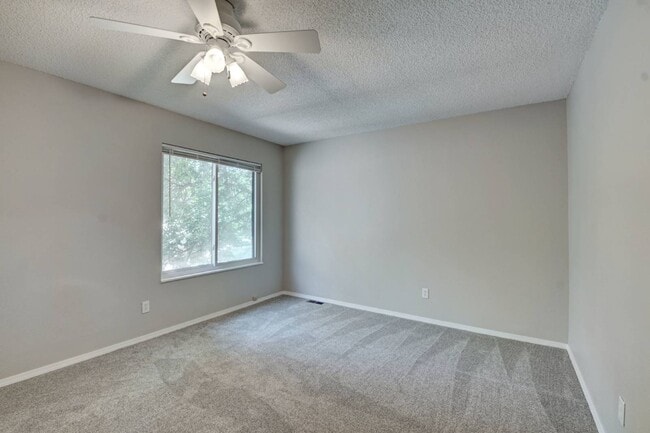 Building Photo - $2,025 - 2 Bed, 2.5 Bath Unit in Lakewood with In-Unit Laundry!