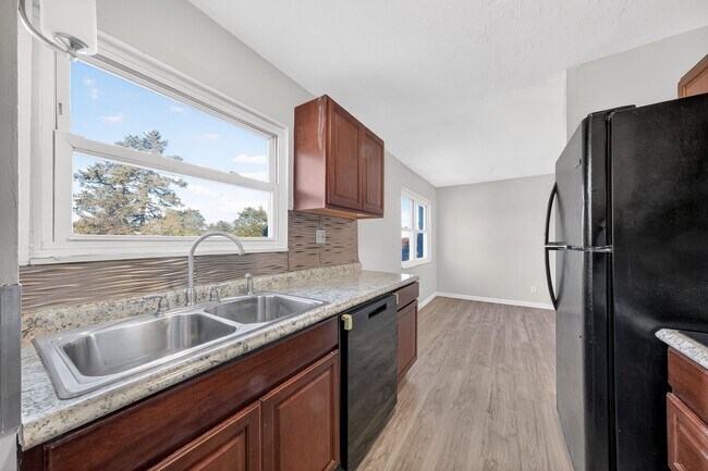 Building Photo - Now Accepting Section 8 –  3 Bedroom /2 Bath Florissant, MO