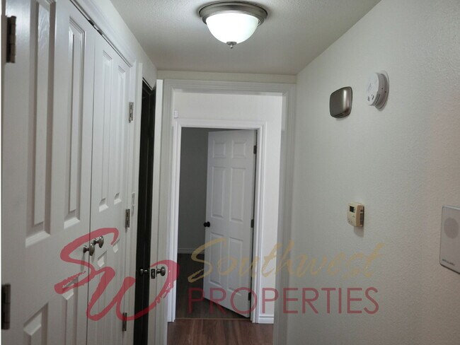 Building Photo - Good looking 3 bedroom 2 bath with huge yard!