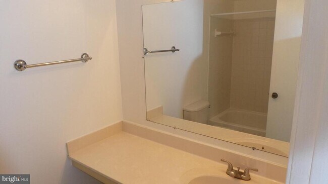 Building Photo - 1007 Summerglenn Ct