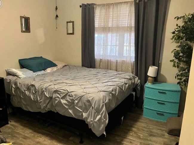 Building Photo - 3 Bedroom Available April 1st