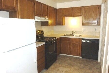 Building Photo - COZY END UNIT TOWN-HOME IN LONGMONT AVAILA...