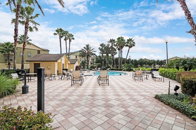 Building Photo - LUXURY 3 Bedroom / 2 Bath Townhome in a ga...