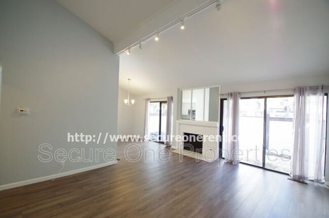 Building Photo - 6255 Canoga Ave