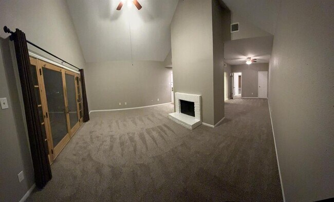 Primary Photo - 2100 Tanglewilde St