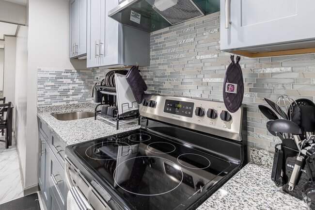 1BR, 1BA - Kitchen - Orchard Acres Apartments 0.1 mile from Campus