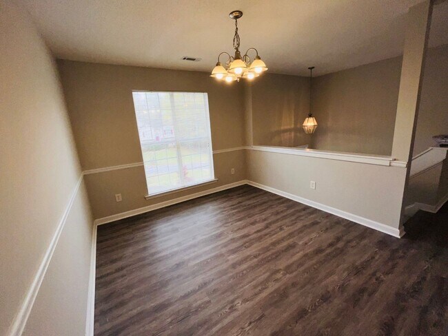Building Photo - Northgate district! 4 bed/2.5 full bath, newly renovated, large lot, approx 2500 sqft, 2 car gara...