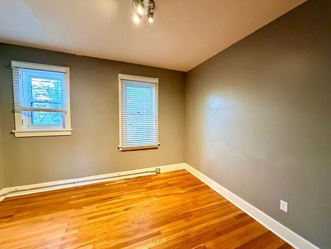 Building Photo - 6407 Bartlett St