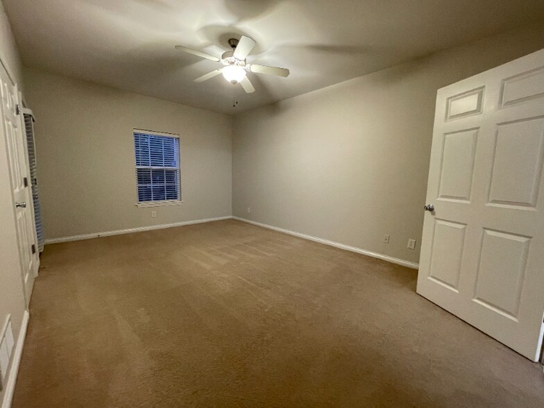 Building Photo - 346 S Dorsey Ln