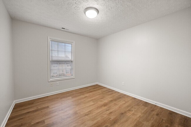 Building Photo - Beautifully Renovated Home in Worthington Place