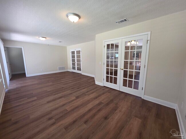 Building Photo - 7200 Annandale Dr
