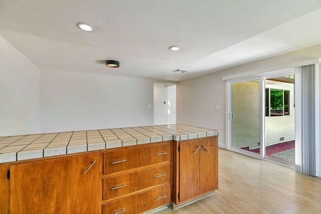 Building Photo - Move-In Ready Cambrian Gem – New Appliances and many upgrades!