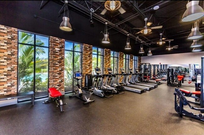 Building Photo - 635 Longboat Dr