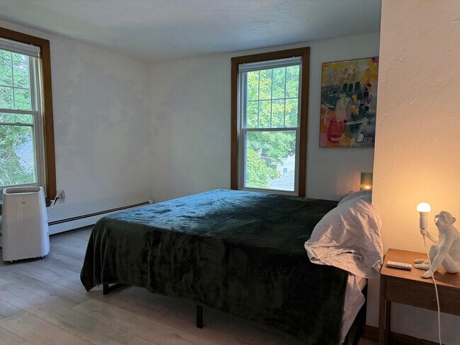 Building Photo - 41 Hollywood St