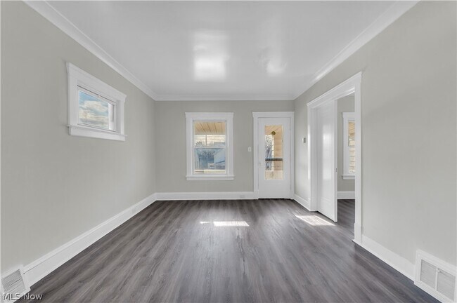 Building Photo - 1221 E 168th St